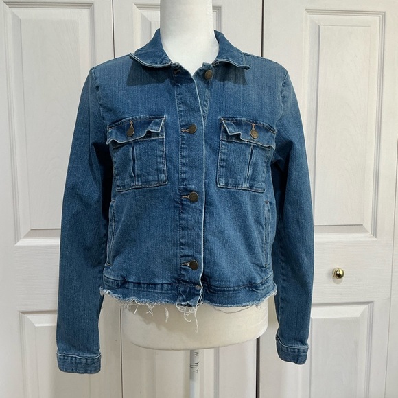 LOFT Jackets & Blazers - 🤎 Loft Women’s Blue Denim Jean Jacket with Raw Hem - Medium